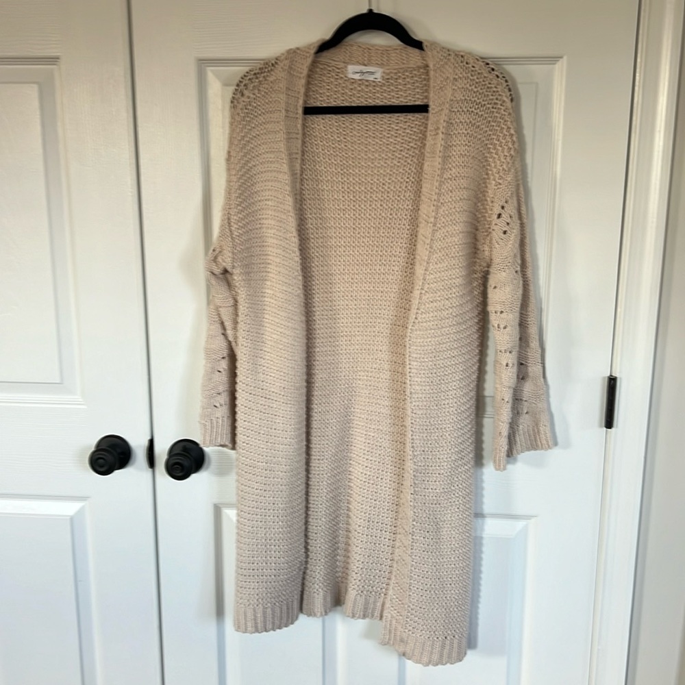 Gorgeous beige long duster with crochet sleeve details